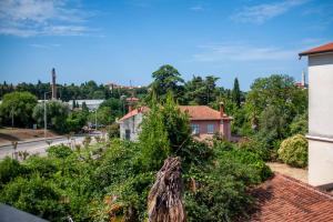 Naturlandskabet i nærheden af lejlighedshotellet