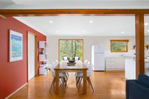 a kitchen and dining room with a table and chairs at Bunyip Cottage in Katoomba