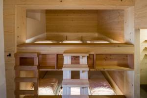 Litera o literas de una habitación en Jugendherberge Trin