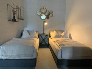 Säng eller sängar i ett rum på Apartmenthaus Villa Lindenbühl