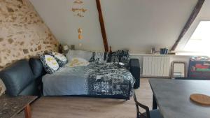 Postel nebo postele na pokoji v ubytování appartement au calme