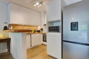 Η κουζίνα ή μικρή κουζίνα στο Ever Sea - apt T3 la Saline les Bains +27 φωτογραφίες