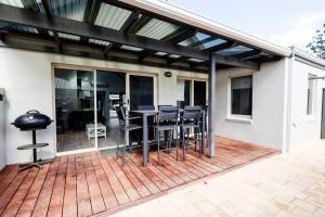 a pergola on a patio with a table and chairs at Salt & Pepper; Beautiful Town House in Margs! in Margaret River Town