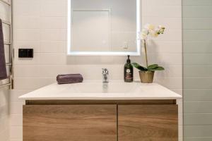 O baie la Salt & Pepper; Beautiful Town House in Margs! +18 fotografii