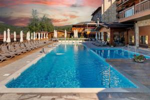 Bazén v ubytování Katarino SPA Hotel nebo v jeho okolí + 37 fotografií