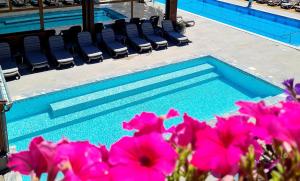 Bazén v ubytování Katarino SPA Hotel nebo v jeho okolí