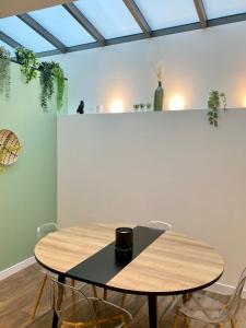 a table and chairs in a room with a window at Cité Gastro. / Centre Ville in Dijon