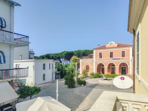 a view of a street in a town with buildings at Homiday - BordoPineta Centro in Pineto