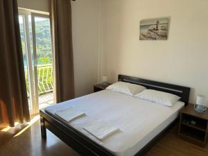 Postel nebo postele na pokoji v ubytování Apartments Antunović