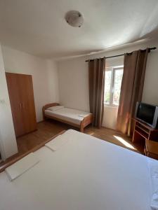 Postel nebo postele na pokoji v ubytování Apartments Antunović