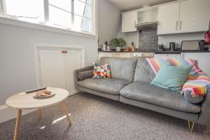a living room with a couch and a table at Cosy, Central Flat for up to 4 with Park View in Oxford