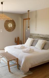 Posteľ alebo postele v izbe v ubytovaní La Maison d'Ambrine - La Villa Ibiza + 37 fotografií
