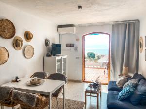 Posedenie v ubytovaní Newly renovated apartment in Nerja with huge pool