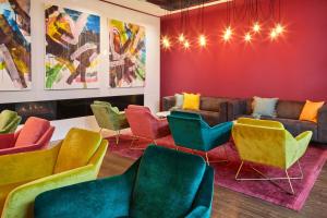Posezení v ubytování Holiday Inn - the niu, Fusion Hamburg St. Georg by IHG