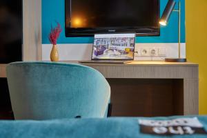 TV a/nebo společenská místnost v ubytování Holiday Inn - the niu, Fusion Hamburg St. Georg by IHG