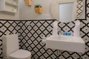 a bathroom with a sink and a toilet and a mirror at Vicente Home in Alcantarilla