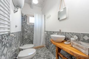 Koupelna v ubytování Masseria li Vecchi