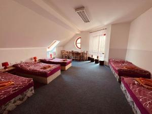 a hotel room with beds and a dining room at LEO - PENZION in Jevišovice