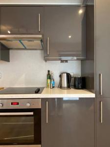 a kitchen with stainless steel cabinets and a stove at Large 2bed flat near TowerBridge in London