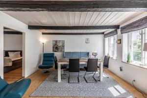 a living room with a dining room table and chairs at fewo1846 - Dampfer Alexandra - urige Wohnung mit zwei Schlafzimmern am Nordermarkt im Stadtzentrum in Flensburg