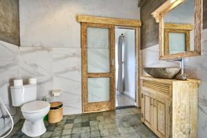 Koupelna v ubytování Arungan Villas + 26 fotografií