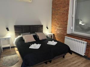 a bedroom with a large bed with two towels on it at Apartamenty Skierniewice Mireckiego in Skierniewice