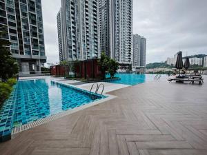 Swimming pool sa o malapit sa Platinum Arena Old Klang Road, KL by Idealhub