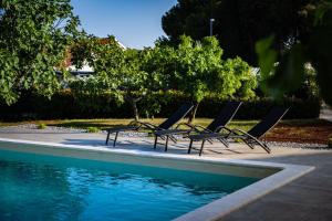 Bazén v ubytování Holiday Home Fasana nebo v jeho okolí