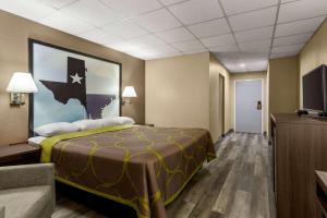 Postel nebo postele na pokoji v ubytování Super 8 by Wyndham Gainesville TX