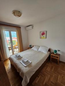 Postel nebo postele na pokoji v ubytování Apartments & Rooms Vuksanovic Ivana