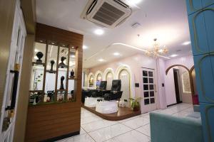 a lobby with a salon with a waiting room at hotel the lilli villas in Alambagh