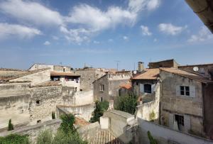 an overview of an old city with buildings at Le Clos des Consuls in Tarascon
