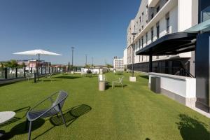 a green lawn on the side of a building at Be Casa - Rivas in Rivas-Vaciamadrid