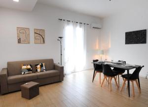 a living room with a couch and a table at A CANTUNERA in Balestrate