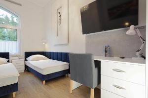 Łóżko lub łóżka w pokoju w obiekcie Dworek Różany Hotel & Restauracja