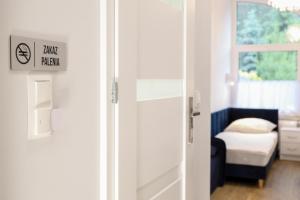 Łóżko lub łóżka w pokoju w obiekcie Dworek Różany Hotel & Restauracja