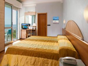 A television and/or entertainment centre at Hotel Corallo