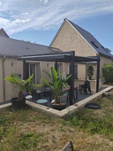 a screened in porch of a house with plants at Chambre d'hôtes Orchidée in Levesville-la-Chenard