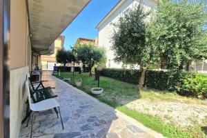 a porch with a bench and a garden at [Sogno Marino] Nuovo Appartamento a 150m dal Mare in Porto SantʼElpidio