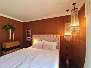 Un pat sau paturi într-o cameră la Rosendomizil Klein Venedig