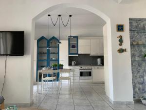 Kuchyňa alebo kuchynka v ubytovaní Blue Maison