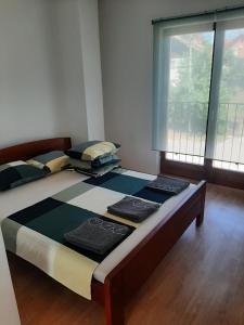 Postel nebo postele na pokoji v ubytování Ime Ruze apartmani Banja Vrujci