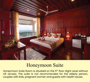 Rúm í herbergi á Coorg Cliffs Resorts
