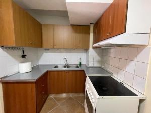 Kuchyň nebo kuchyňský kout v ubytování May Apartments Studio