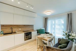 Nhà bếp/bếp nhỏ tại Apartamenty niedaleko dworca od WroclawApartament-pl