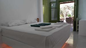 A bed or beds in a room at Leros Eleonas ApartmentS