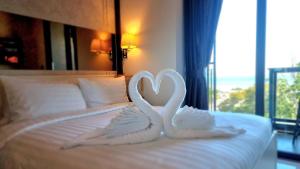 Postel nebo postele na pokoji v ubytování A405-nice Seaview One Bedroom At Ao Nang Beach