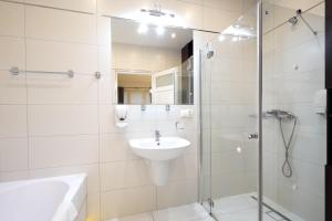 Łazienka w obiekcie Dworek Różany Hotel & Restauracja
