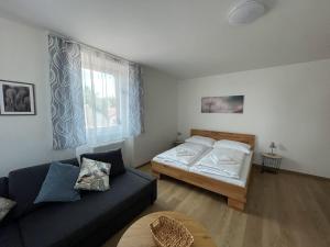 Katil atau katil-katil dalam bilik di Apartmány Šumavánek