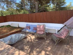 Vonkajšia záhrada v ubytovaní Gorgeous Beach Villla with AC, 300m2 from Playa Mitjorn